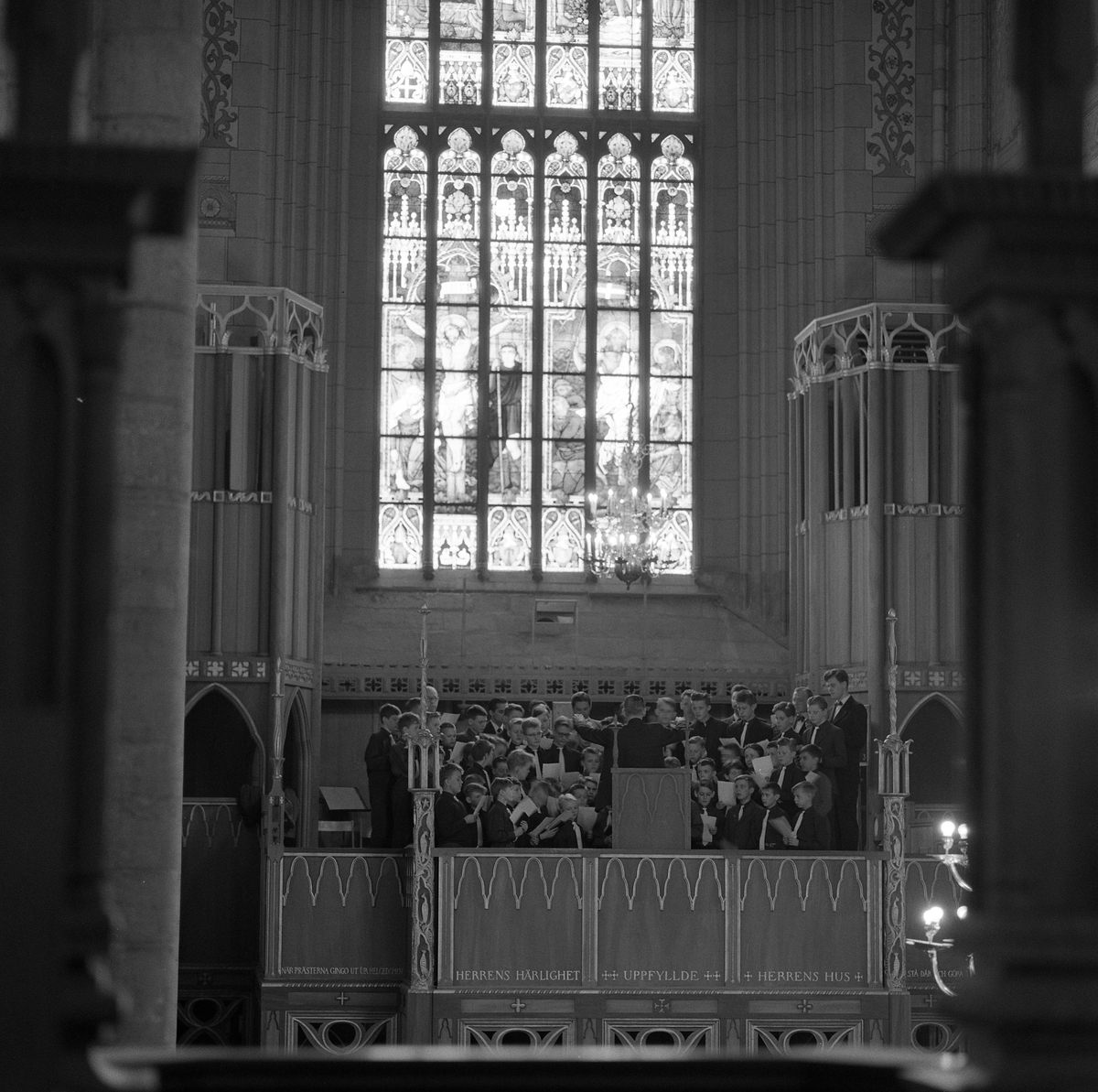 1961 Domkyrkans gosskör under ledning av Birger Oldermark. Körläktaren i Domkyrkan