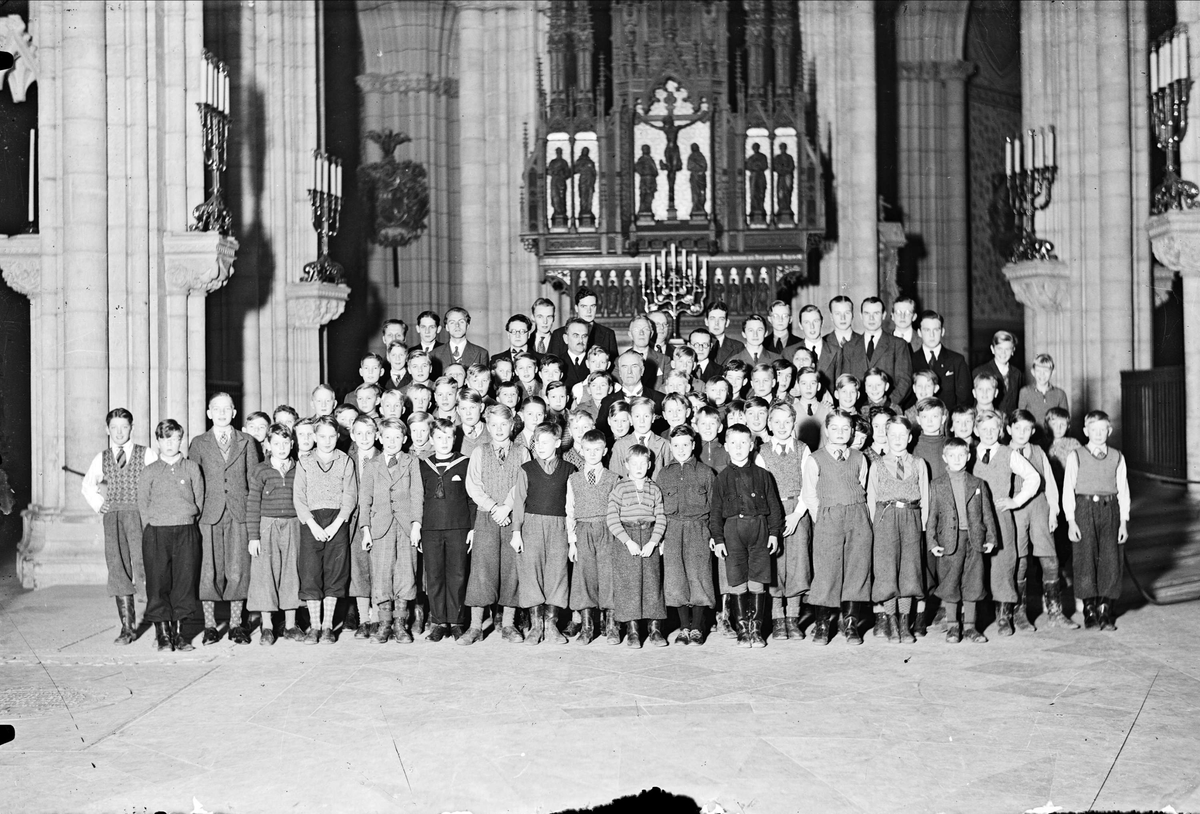 Uppsala domkyrkas gosskör 1936.